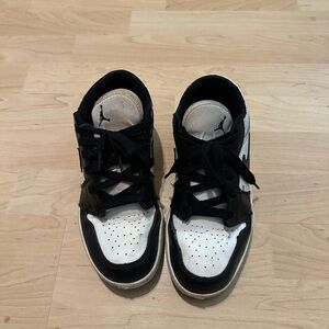 Nike Black and White Sneakers